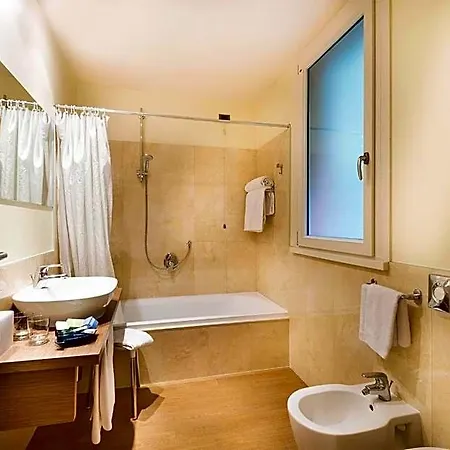Hotel Il Porticciolo Laveno-Mombello